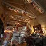 Anerada & - Pet Friendly Гостевой дом Mega Chorio