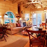Гостевой дом Anerada & - Pet Friendly Mega Chorio