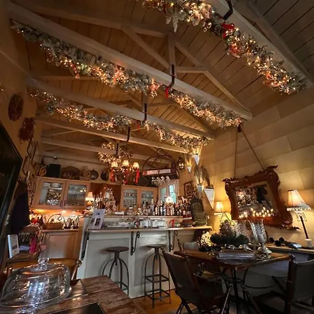 Anerada & - Pet Friendly Penzion Mega Chorio