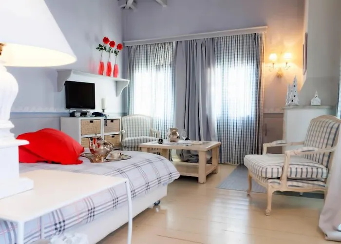 Πανσιόν Anerada & - Pet Friendly Mega Chorio